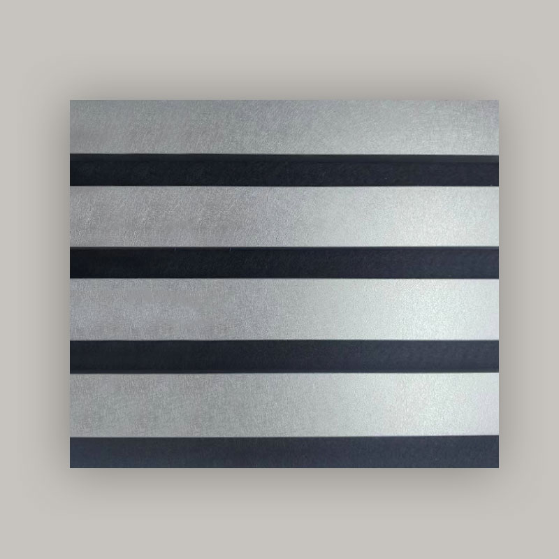 Kratka ścienna/akustyczny panel ścienny (3-stronnie owinięty PCV) - kolor metalicznej szczotkowanej 2400/2700 mm x 600 mm