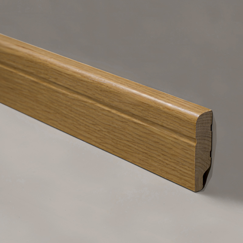 Listwa przypodłogowa z litego drewna (oklejona okleiną z białego dębu + farba) - kolor naturalnego dębu 1/2' x 2 3/8'